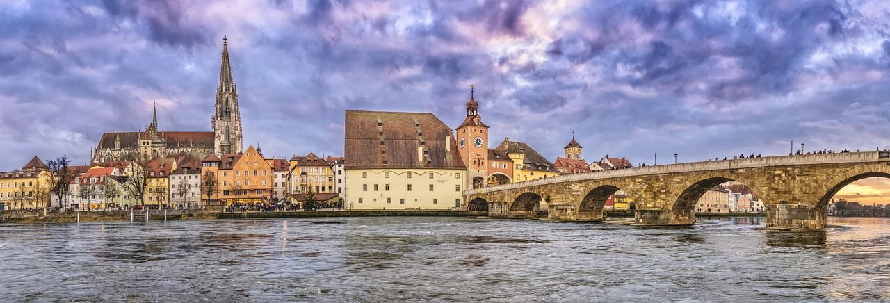 Deutschland Regensburg Steinerne Bruecke